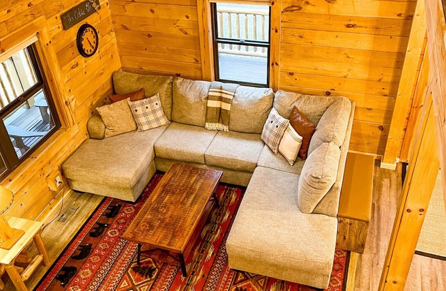 Cozy & Quiet Shanty Creek Log Cabin 3/4 mile from the Base of Schuss Mountain!