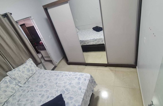 Cozy room with suite in a house in Setor Goiânia 2, Goiânia for families.