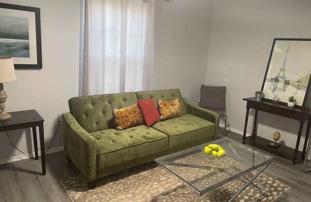 Cozy Remodeled 2 BD Bungalow