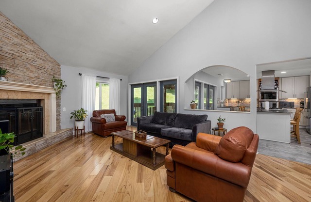 Cozy Renovated Bungalow Perfect for Families