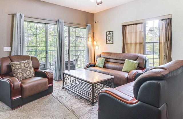 Cozy Resort Condo 5 Mi to Branson Landing!