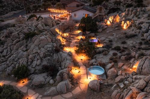 Cozy Retreat Amidst Boulders