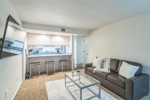 Cozy Retreat Near Autzen Stadium Fully Furnished