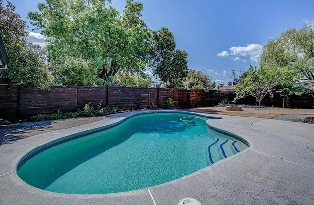 Cozy retreat on quiet street.Outdoor adventures at your fingertips.