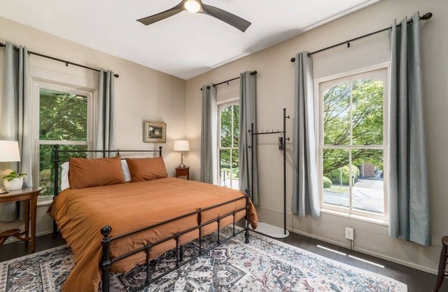 Cozy Room in Downtown Somerset with Spa Amenities