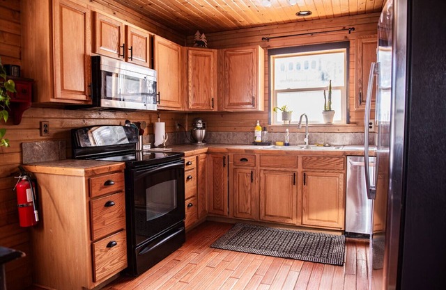 Cozy Rustic Cabin 2 bedrooms