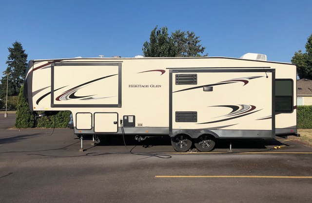 Cozy RV with 2 sleeping areas & WiFi, AC in Cheyenne or your favorite camp site.