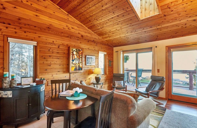 Cozy Schroeder Studio w/Deck on Lake Superior