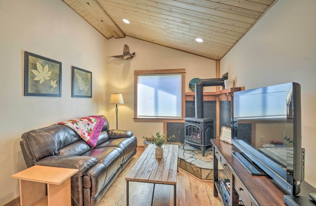Cozy Sequim Condo: Olympic Discovery Trail Access!