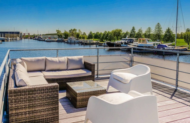 Cozy ship in Aalsmeer with WiFi