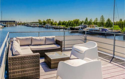 Cozy Ship In Aalsmeer With Wifi