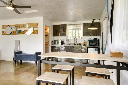 Cozy Space - 1 Mi to Ocean!