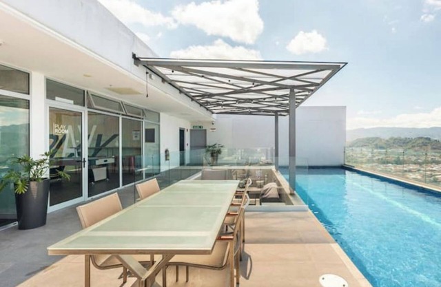 Cozy Space w/Rooftop Pool + Gym