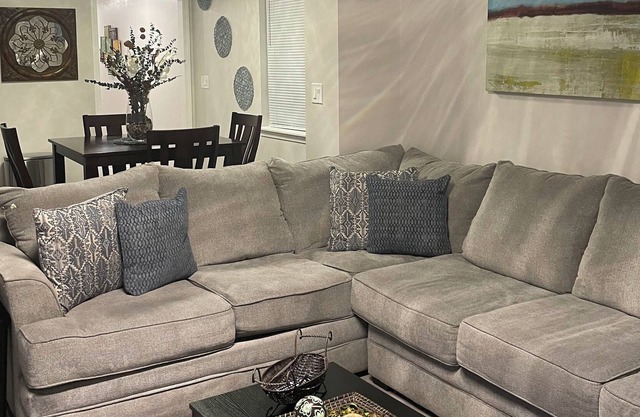 Cozy, Spacious + Modern 3/2 villa in Marigny. Located 5 min from EVERYTHING!!