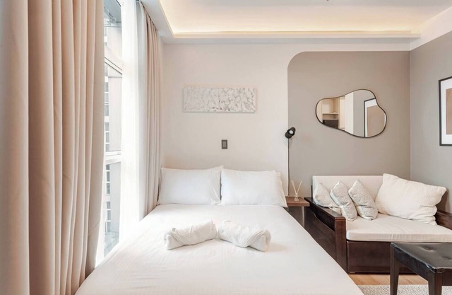 Cozy Studio 1 Bed condo with WiFi, AC in Makati