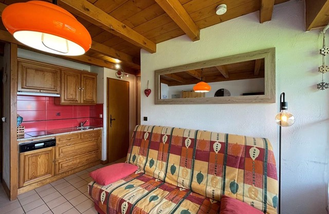 Cozy studio for 4, 100m from slopes