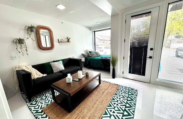 Cozy studio in charming Kansas City with AC, WiFi