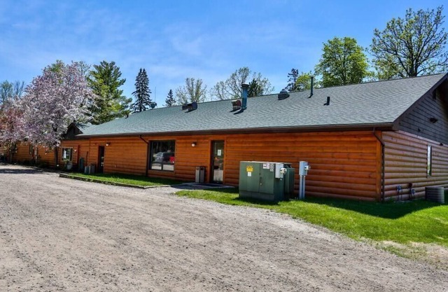 Cozy Studio Poolside Suite - Resort Fun at Your Doorstep