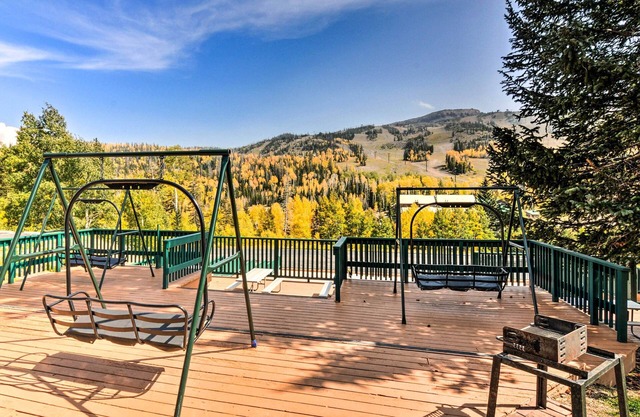 Cozy Studio w/Fireplace ~ 1 Mi to Ski Resort