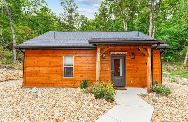 Cozy Studio w Vaulted Ceilings-Free Attraction Tix-Cmty Indoor Pool-Peaceful Pvt Views-Hot Tub