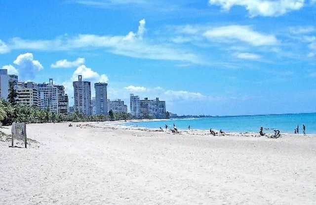 Cozy Studio-WiFi, Walk to Rests & Beach W/Parking