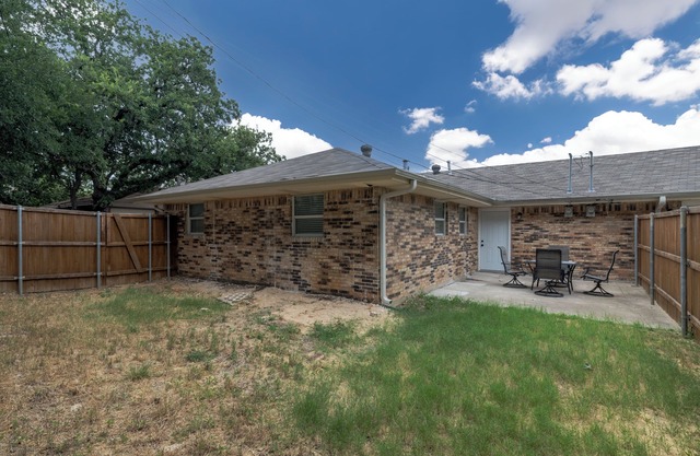 Cozy Summer Duplex with Yard, Parking & Fast Wi-Fi