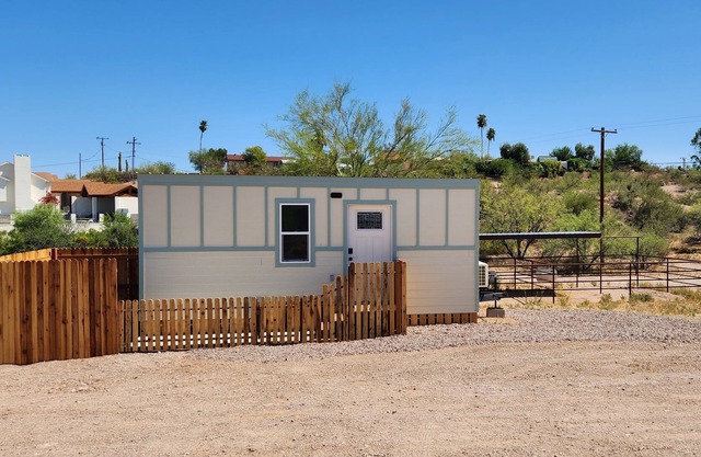 Cozy Tiny home in the heart of ropers paradise.