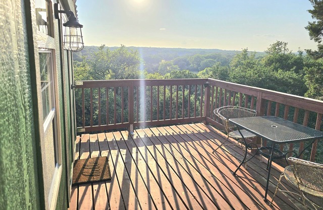 Cozy Treehouse By Reese Creek