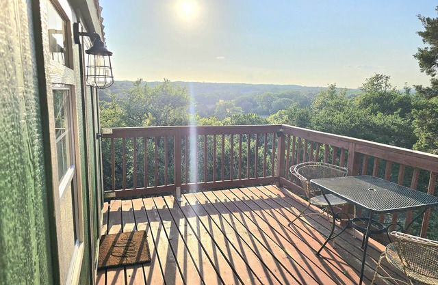 Cozy Treehouse By Reese Creek