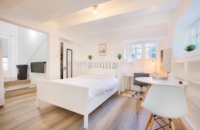 Cozy Updated Studio by Lake Merritt