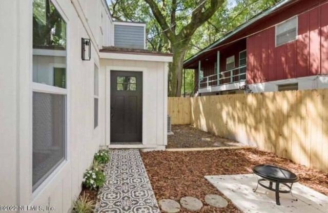 COZY URBAN BEAUTY MINUTES FROM HOSPITALS, RIVERWALK AND RESTAURANTS