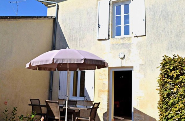 Cozy Village Retreat: Terrace, Garden, Baby Amenities, Pet Friendly - South Charente
