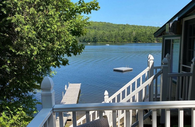 Cozy, Waters Edge on Springy Pond