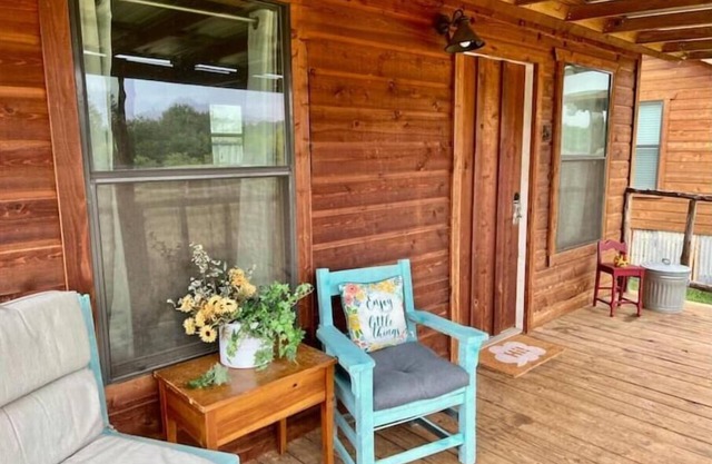 Cozy Wine Country Cabin #5 for 2, Janes Farmstead, Fredericksburg, TX