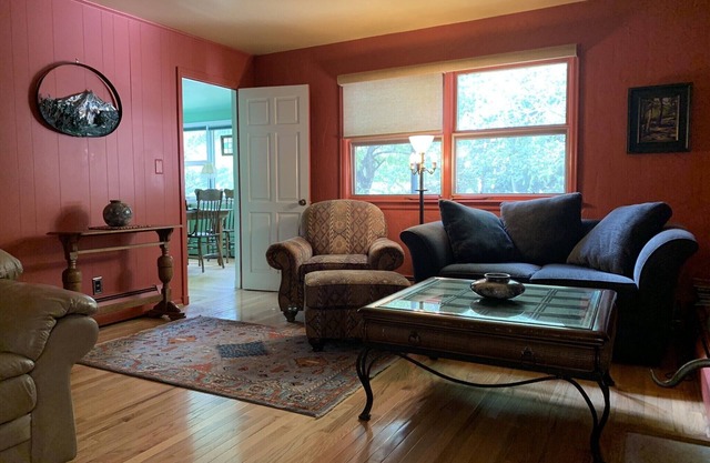 Cozy1890's Bungalow in Historic Georgetown. Ski Nearby.