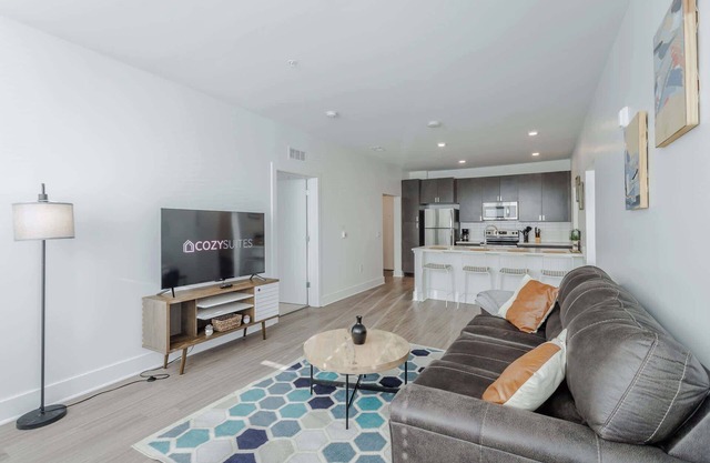 Cozysuites l Luxe 2BR in Downtown Cincinnati #2