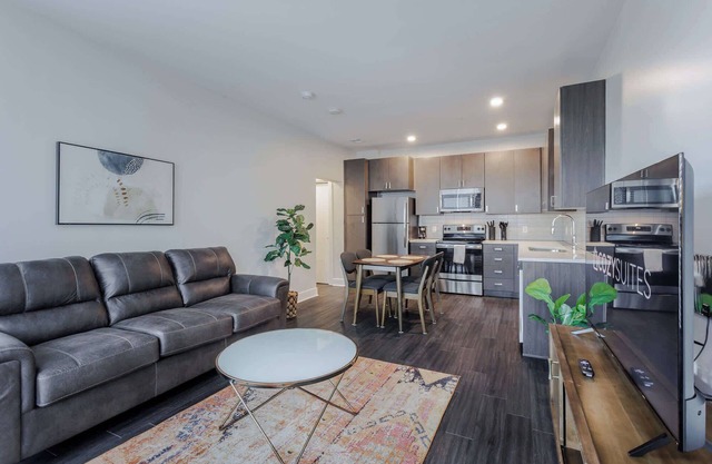 Cozysuites l Luxe 2BR in Downtown Cincinnati #4