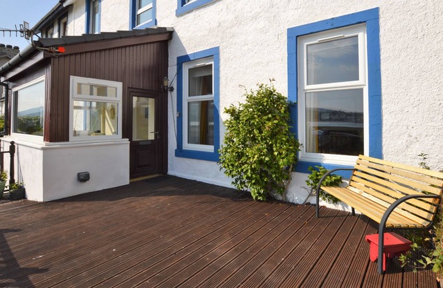 Craigard View - waterfront apartment, sea views