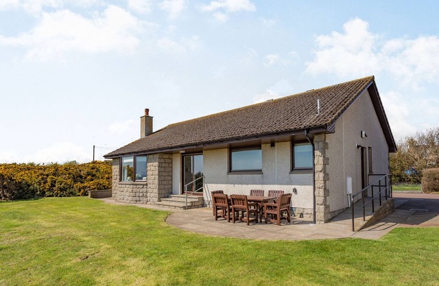 CRAIGIEVAR, pet friendly, with a garden in Cruden Bay