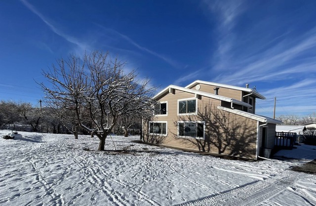 Creekside 4 bedroom / 3 bath home just minutes from Powderhorn Ski resort
