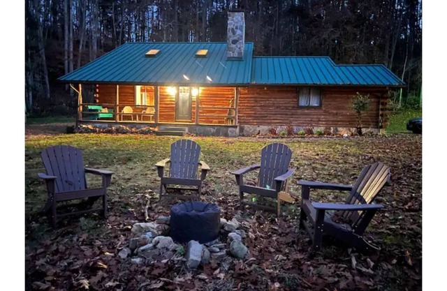 Creekside Cabin in the Mountains