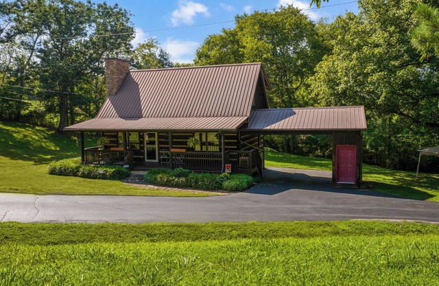 Creekside Cozy Cabin:Minutes to UTK, Dtwn Knox & M’ville ,Marina, & TYS airport