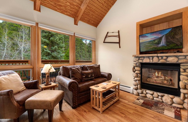 Creekside Suite 05 River View!