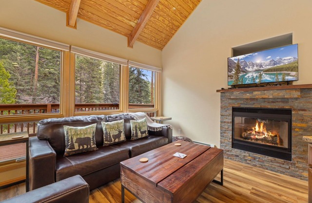 Creekside Suite 11 River View!