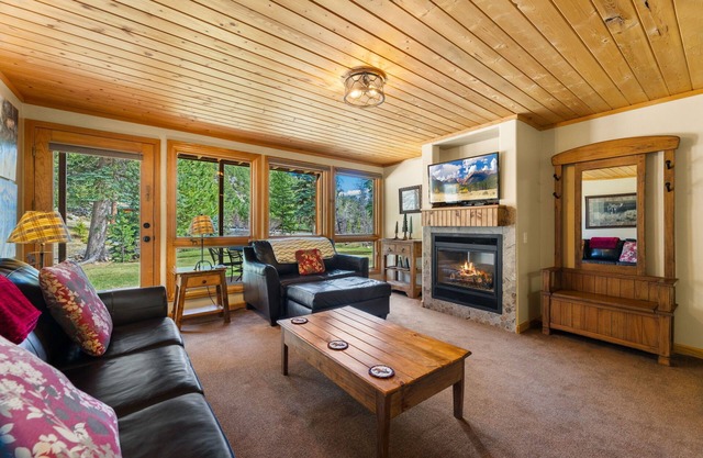 Creekside Suite 17 River View!