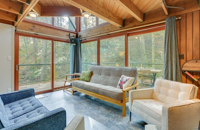 Creekside Treehouse By Delaware River