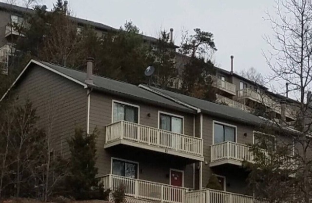 Creekside Village - Spacious 2 Bedroom W/Full Kitchen