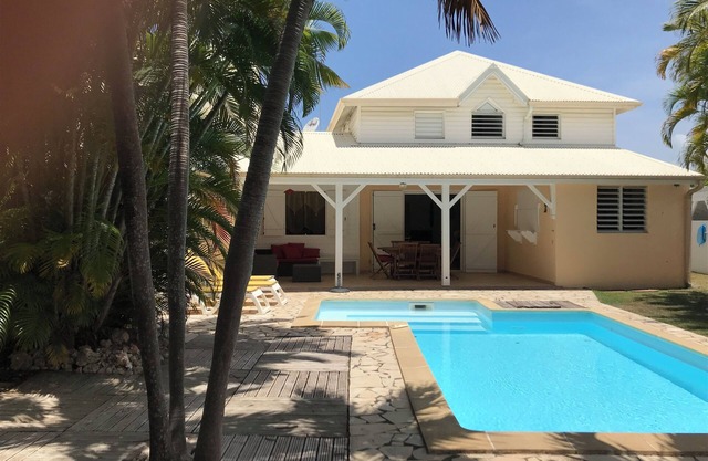 Creole villa in secure residence swimming pool with salt