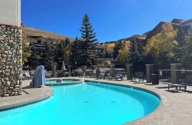 Crested Butte Condo with King Bed, Outdoor Pool and Hot Tub