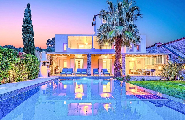 Cretan Mansion | Heated Pool